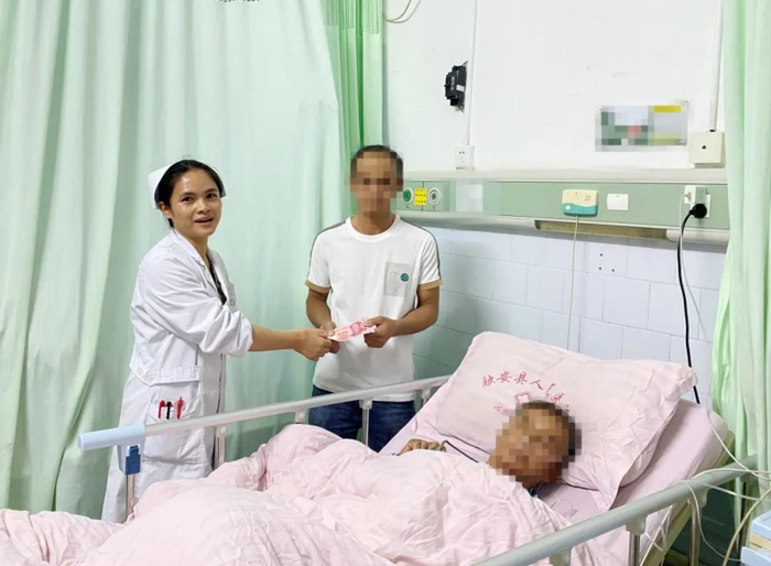 弘扬正能量 拾金不昧暖人心