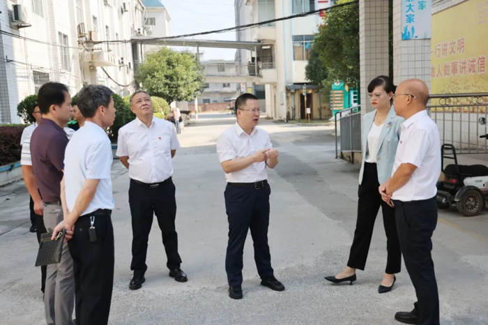 柳州市卫生健康委主任李兵到我院开展乡村振兴健康帮扶及基层卫生健康工作调研